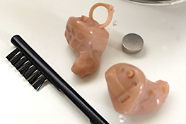 電池式補聴器と充電式補聴器