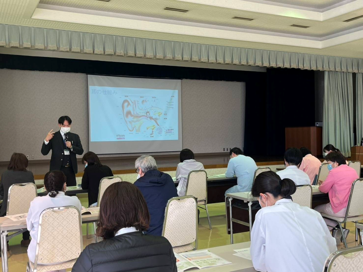 【楽寿の園】補聴器研修を行いました。